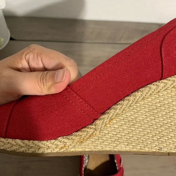Toms red canvas wedges size 9 (used) - Picture 9 of 9